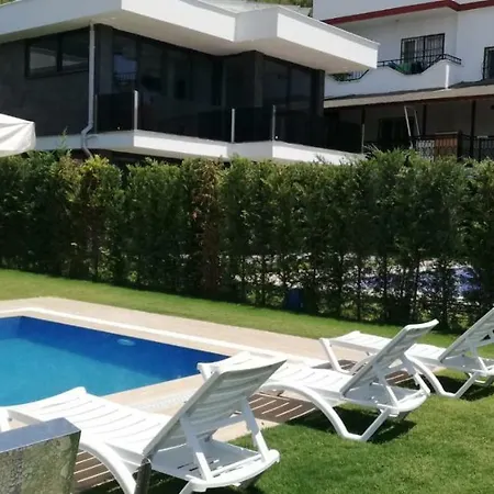 Sedef Kusadasi